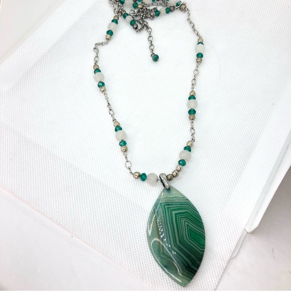 Green Banded Agate Stone Pendant Necklace on Silvertone Chain 18" - Picture 2 of 7